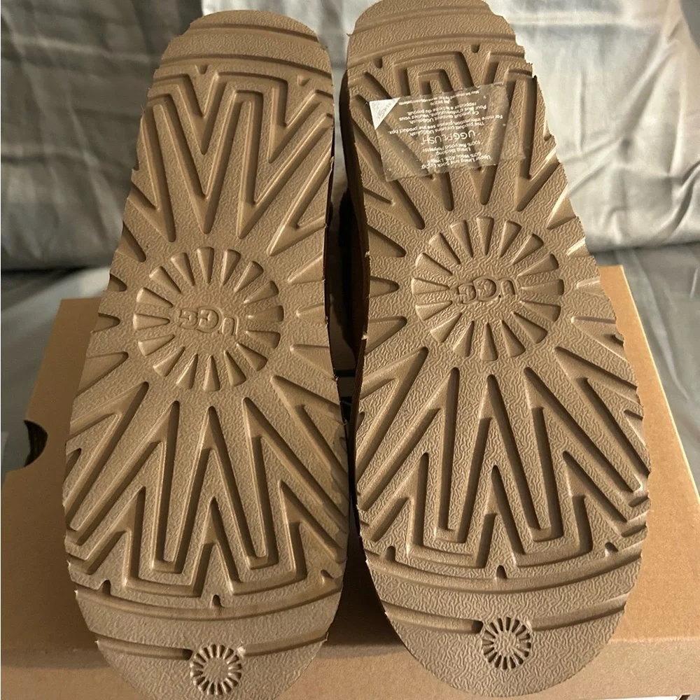 UGG Funkarra Slipper Shoe / Ankle Boots - Chestnut with Natural Shearling - Picture 3 of 7